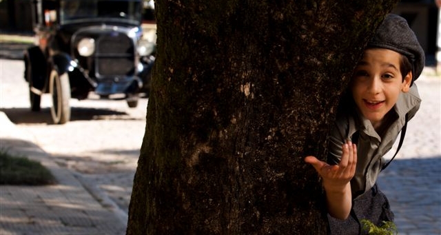 RESENHA CRÍTICA: O Menino no Espelho